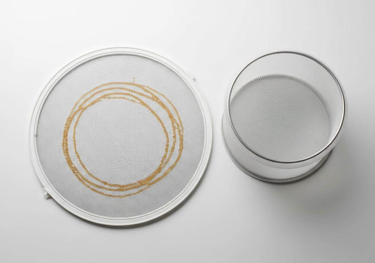 Filtre cylindrique lave-vaisselle retiré fond de cuve